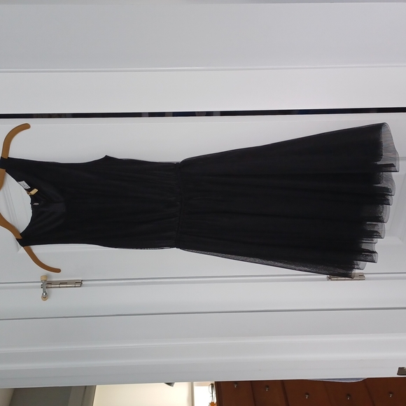 H&M Dresses & Skirts - H & M Divided tulle dress.